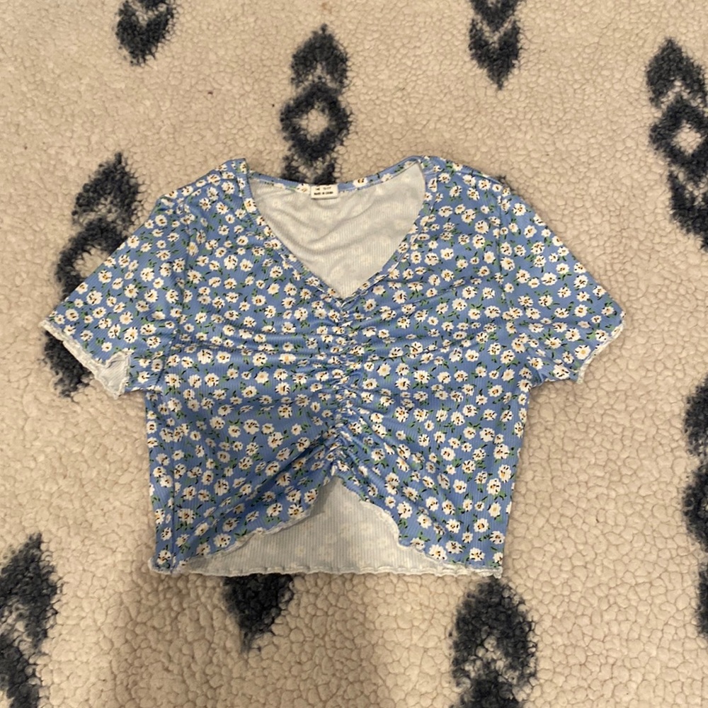 cute crop top with cute flowers